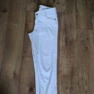 White capri jeans